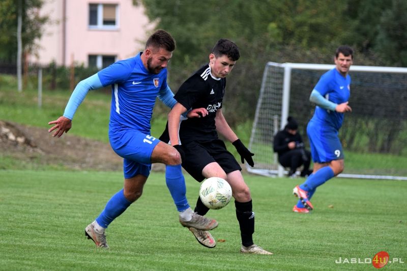 Mecz III rundy Okręgowego Pucharu Polski LKS Tempo Nienaszów - Karpaty Krosno (0:5)