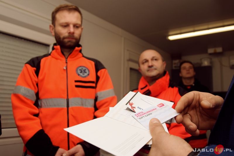Karty Podarunkowe od VIVO! Krosno dla jasielskich ratowników medycznych