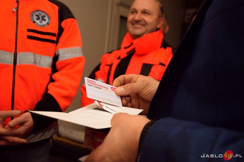 Karty Podarunkowe od VIVO! Krosno dla jasielskich ratowników medycznych