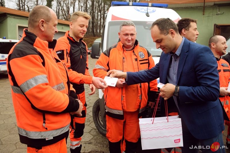 Karty Podarunkowe od VIVO! Krosno dla jasielskich ratowników medycznych