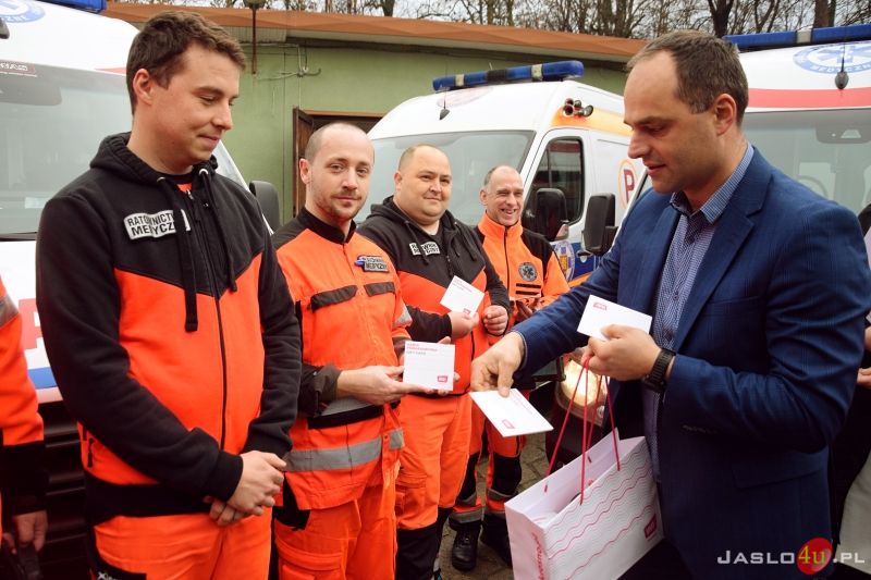 Karty Podarunkowe od VIVO! Krosno dla jasielskich ratowników medycznych