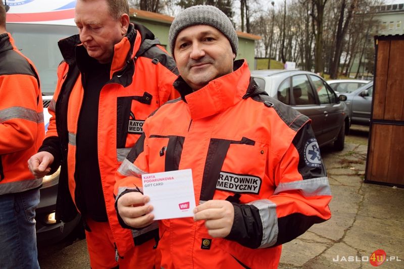 Karty Podarunkowe od VIVO! Krosno dla jasielskich ratowników medycznych