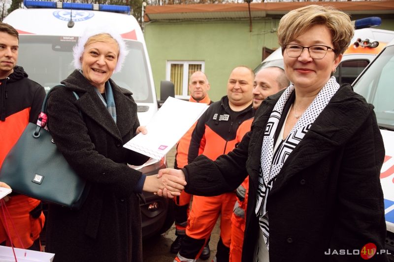 Karty Podarunkowe od VIVO! Krosno dla jasielskich ratowników medycznych