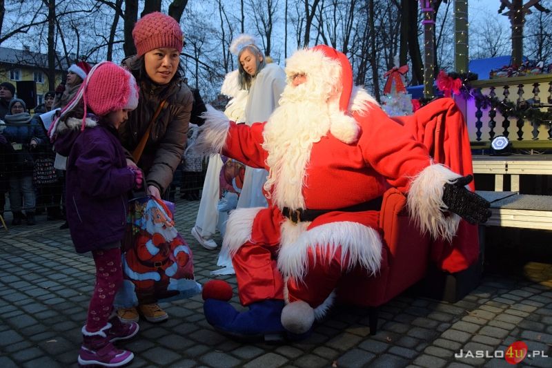 Mikołaj w Parku Miejskim w Jaśle 2021