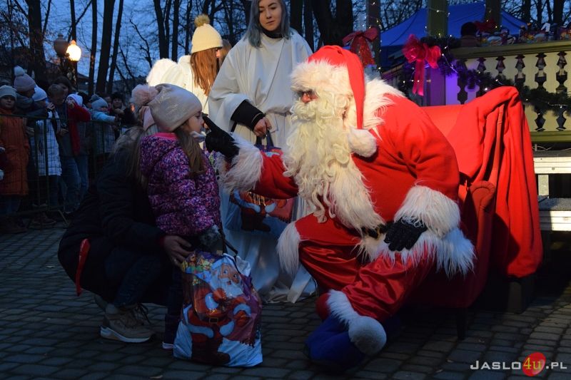 Mikołaj w Parku Miejskim w Jaśle 2021