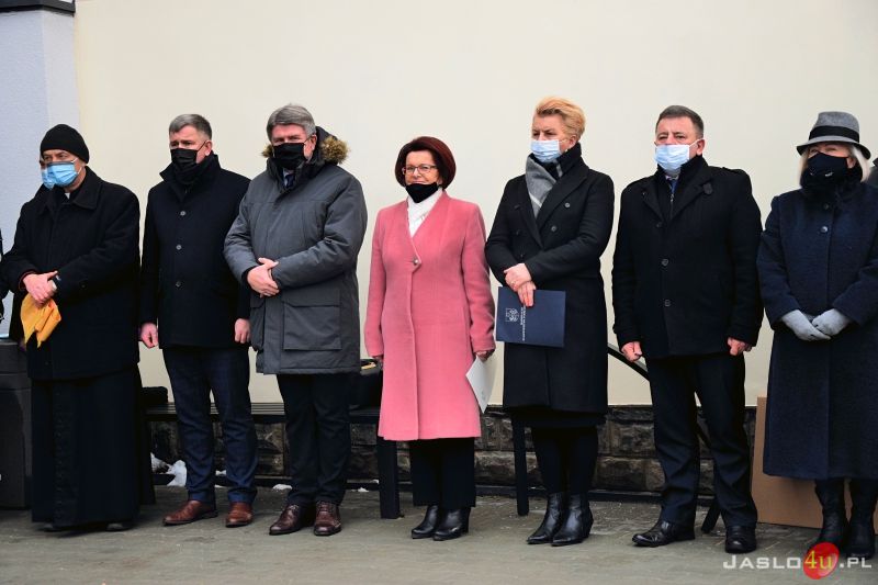 Uroczyście oddano zmodernizowany Komisariat Policji w Nowym Żmigrodzie