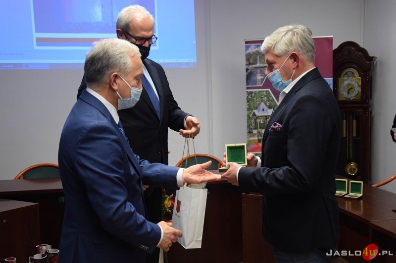 Wręczenie pamiątkowych medali w 101. rocznicę bitwy pod Firlejówką