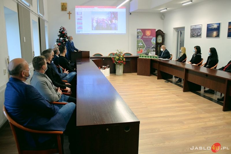 Wręczenie pamiątkowych medali w 101. rocznicę bitwy pod Firlejówką
