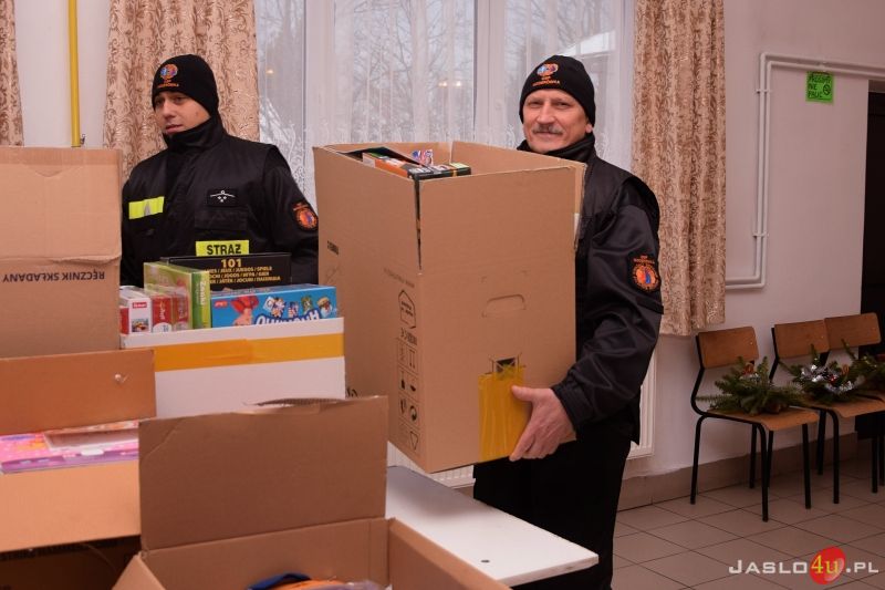 Finał akcji „Paczka dla Dzieciaka na Święta od Strażaka”