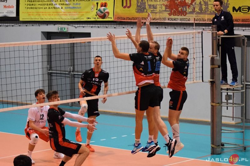 MKS "GAMRAT-MOSiR" Jasło - AKS V LO Rzeszów (3:0)