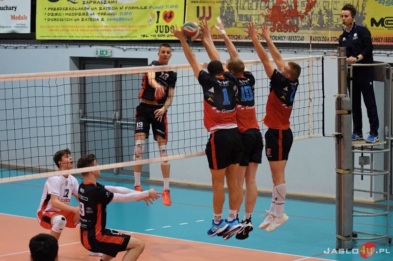 MKS "GAMRAT-MOSiR" Jasło - AKS V LO Rzeszów (3:0)