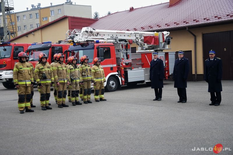 Przekazanie samochód i sprzętu ratowniczego dla KP PSP w Jaśle