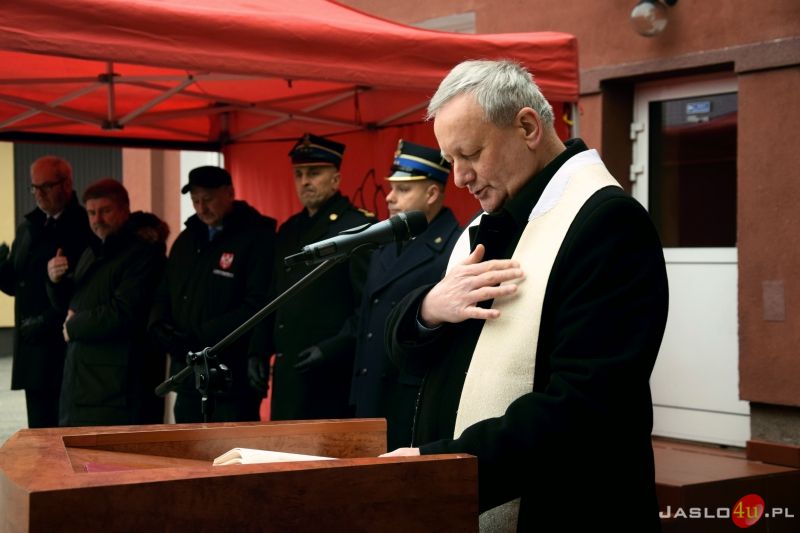 Przekazanie samochód i sprzętu ratowniczego dla KP PSP w Jaśle