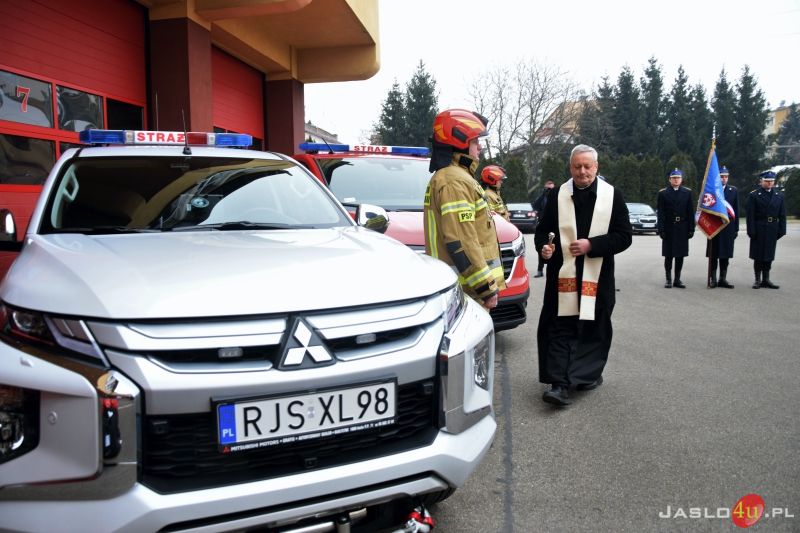 Przekazanie samochód i sprzętu ratowniczego dla KP PSP w Jaśle