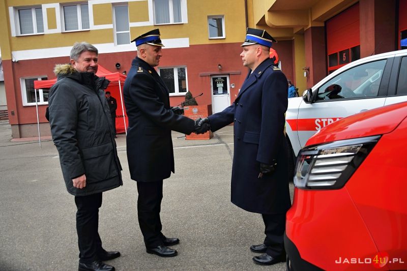 Przekazanie samochód i sprzętu ratowniczego dla KP PSP w Jaśle