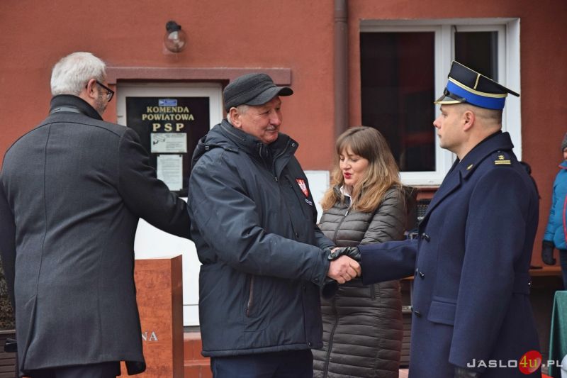 Przekazanie samochód i sprzętu ratowniczego dla KP PSP w Jaśle