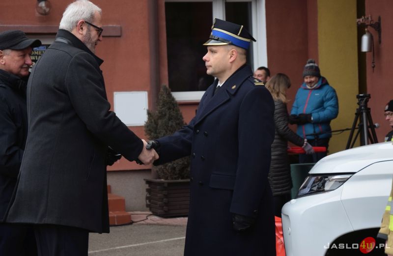Przekazanie samochód i sprzętu ratowniczego dla KP PSP w Jaśle