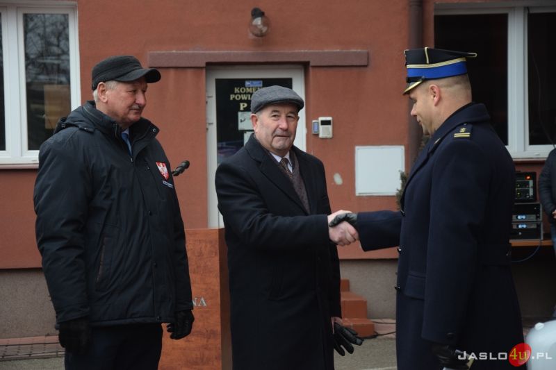 Przekazanie samochód i sprzętu ratowniczego dla KP PSP w Jaśle