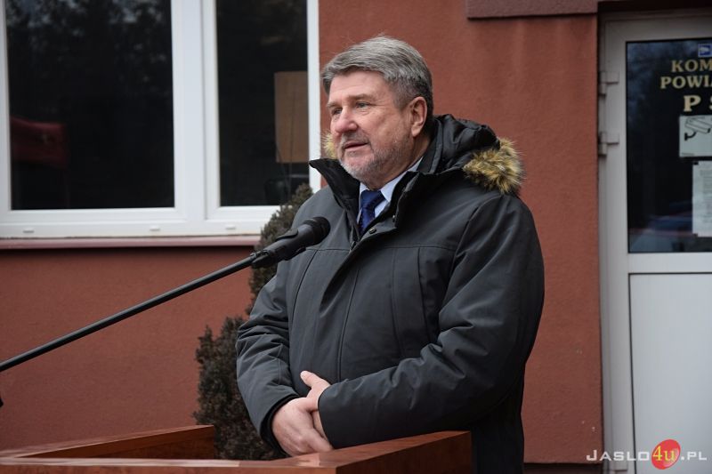 Przekazanie samochód i sprzętu ratowniczego dla KP PSP w Jaśle