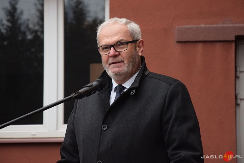 Przekazanie samochód i sprzętu ratowniczego dla KP PSP w Jaśle