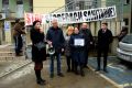 Konferencja działaczy i sympatyków Konfederacji przed Szpitalem Specjalistycznym w Jaśle
