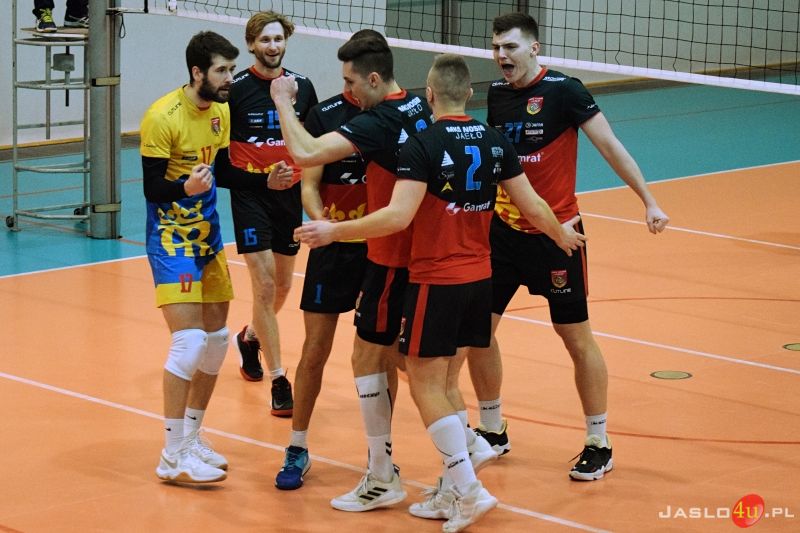 Mecz II ligi piłki siatkowej mężczyzn MKS "Gamrat-MOSiR" Jasło - MKS Andrychów (2:3)