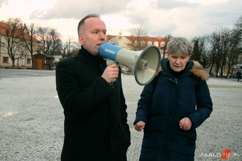 Pikieta przeciwko planom reorganizacji I LO w Jaśle
