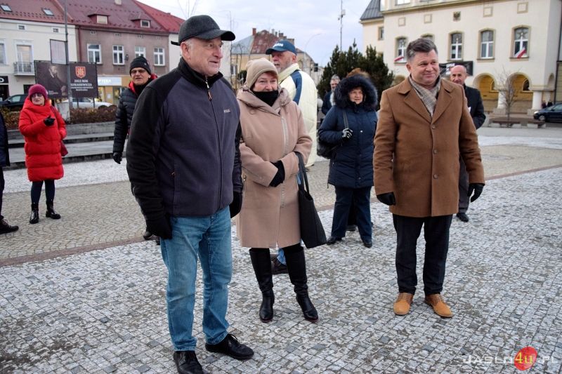 Pikieta przeciwko planom reorganizacji I LO w Jaśle