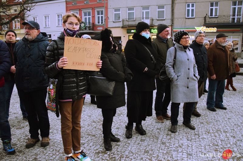 Pikieta przeciwko planom reorganizacji I LO w Jaśle