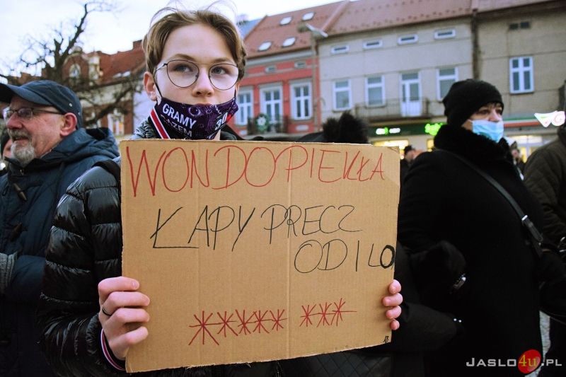 Pikieta przeciwko planom reorganizacji I LO w Jaśle