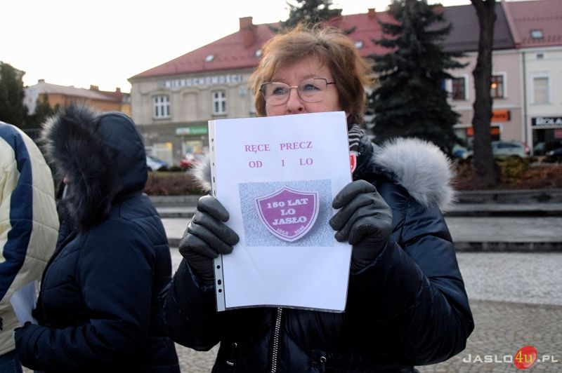 Pikieta przeciwko planom reorganizacji I LO w Jaśle