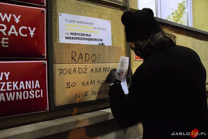 Pikieta przeciwko planom reorganizacji I LO w Jaśle