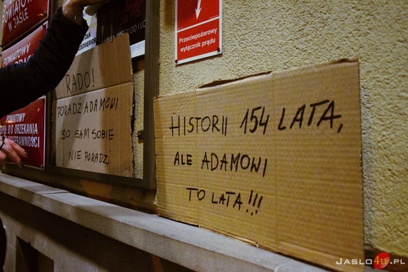 Pikieta przeciwko planom reorganizacji I LO w Jaśle