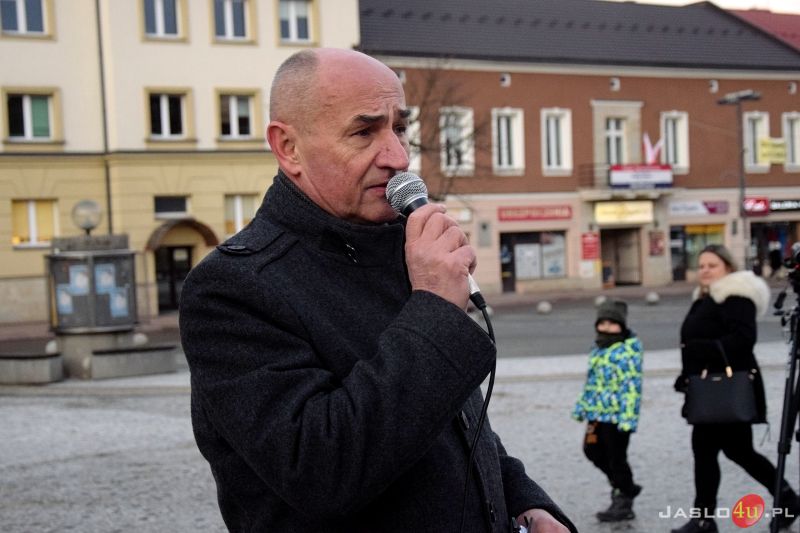 Pikieta przeciwko planom reorganizacji I LO w Jaśle
