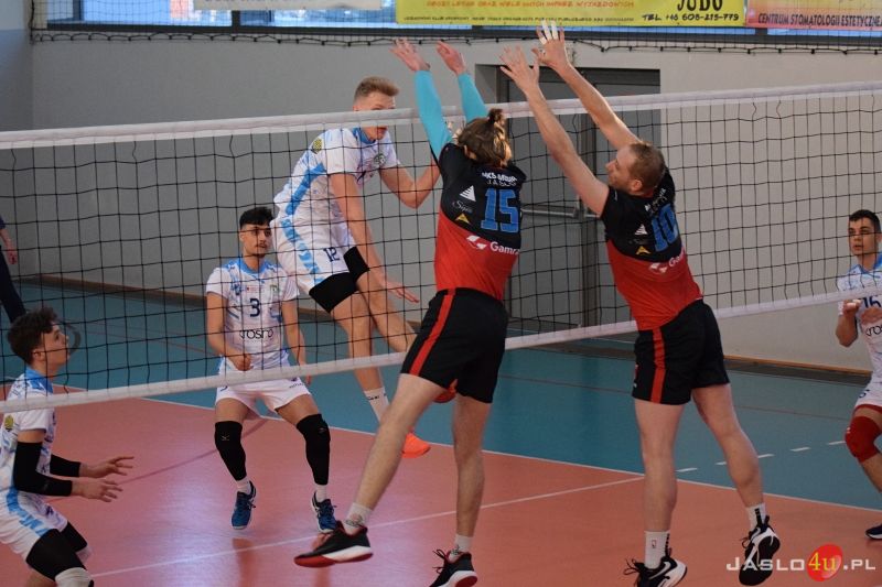 Mecz II ligi piłki siatkowej mężczyzn MKS "Gamrat-MOSiR" Jasło - KS Karpaty Krosno (3:2)