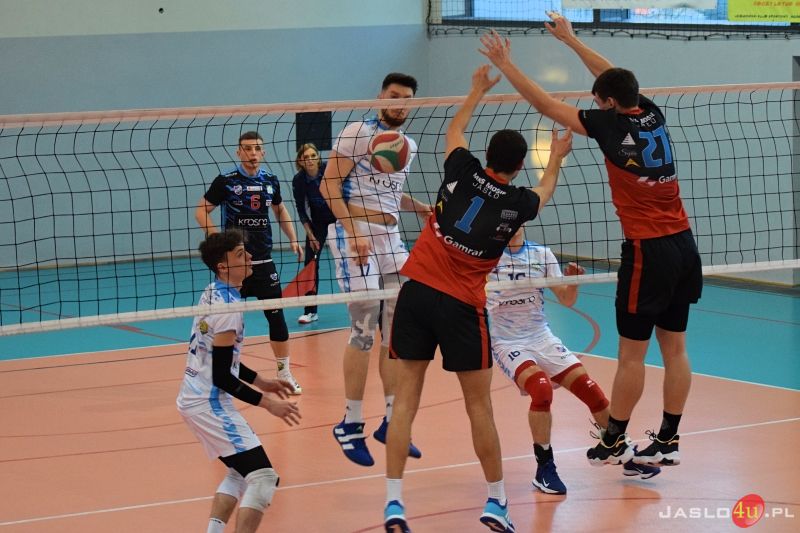 Mecz II ligi piłki siatkowej mężczyzn MKS "Gamrat-MOSiR" Jasło - KS Karpaty Krosno (3:2)