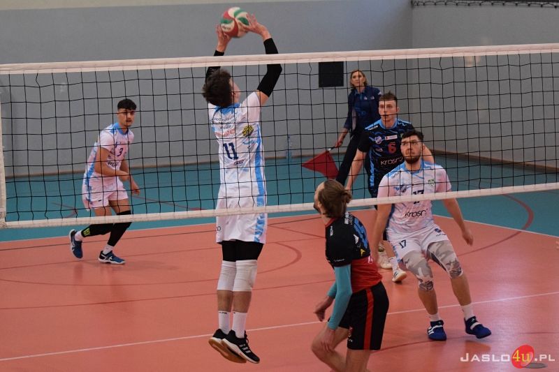 Mecz II ligi piłki siatkowej mężczyzn MKS "Gamrat-MOSiR" Jasło - KS Karpaty Krosno (3:2)