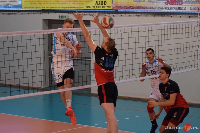 Mecz II ligi piłki siatkowej mężczyzn MKS "Gamrat-MOSiR" Jasło - KS Karpaty Krosno (3:2)
