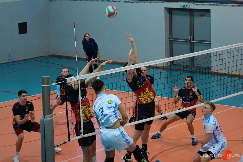 Mecz II ligi piłki siatkowej mężczyzn MKS "Gamrat-MOSiR" Jasło - KS Karpaty Krosno (3:2)