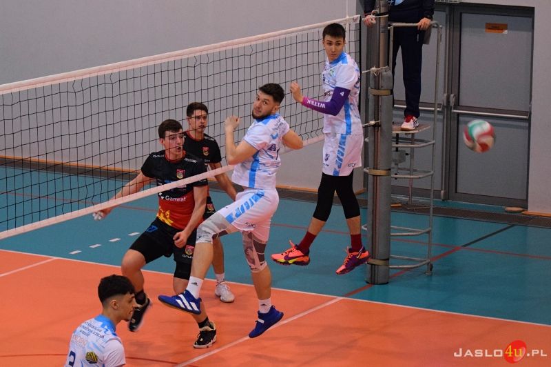 Mecz II ligi piłki siatkowej mężczyzn MKS "Gamrat-MOSiR" Jasło - KS Karpaty Krosno (3:2)