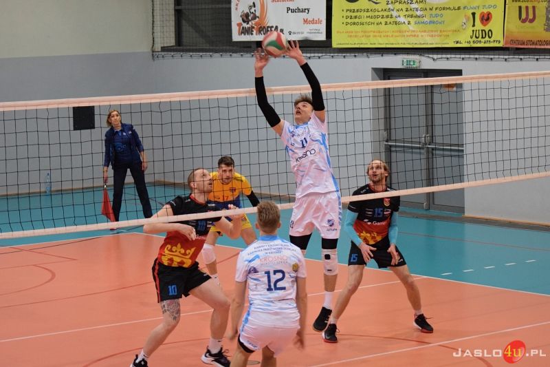 Mecz II ligi piłki siatkowej mężczyzn MKS "Gamrat-MOSiR" Jasło - KS Karpaty Krosno (3:2)