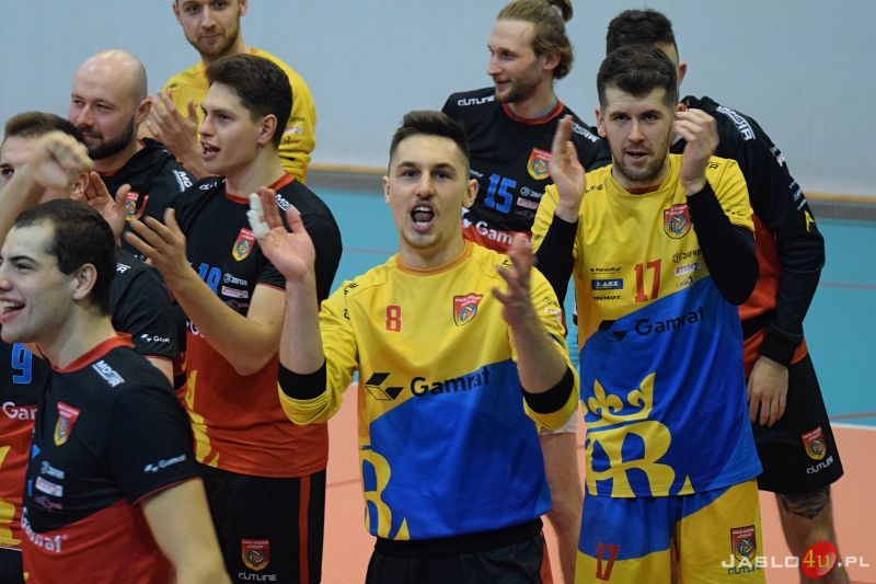 Mecz II ligi piłki siatkowej mężczyzn MKS "Gamrat-MOSiR" Jasło - KS Karpaty Krosno (3:2)