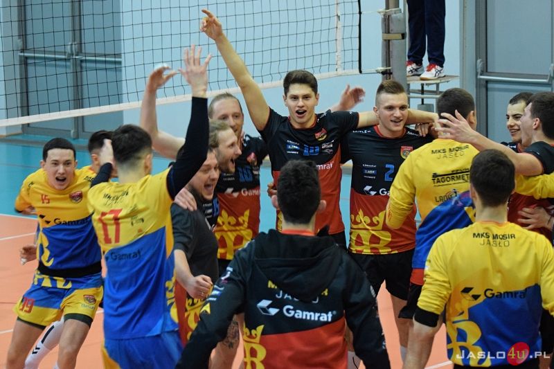 Mecz II ligi piłki siatkowej mężczyzn MKS "Gamrat-MOSiR" Jasło - KS Karpaty Krosno (3:2)