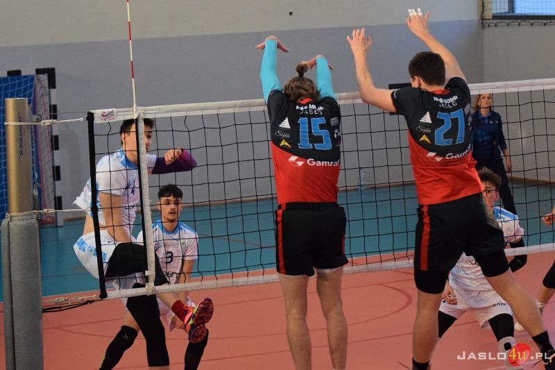 Mecz II ligi piłki siatkowej mężczyzn MKS "Gamrat-MOSiR" Jasło - KS Karpaty Krosno (3:2)