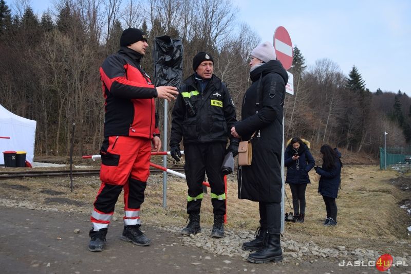Przejazd pociągu humanitarnego z przejścia granicznego w Krościenku