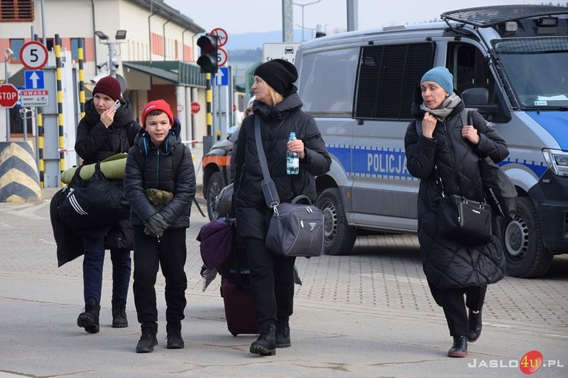 Przejazd pociągu humanitarnego z przejścia granicznego w Krościenku