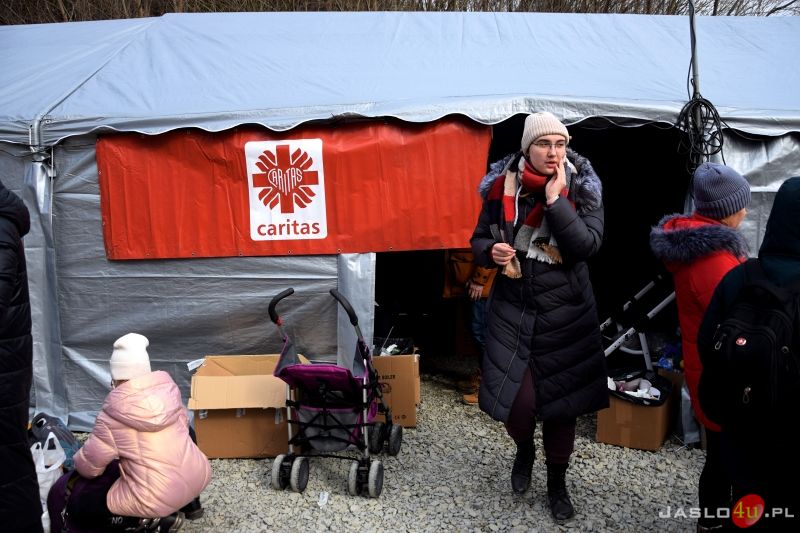 Przejazd pociągu humanitarnego z przejścia granicznego w Krościenku