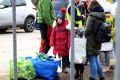 Przejazd pociągu humanitarnego z przejścia granicznego w Krościenku