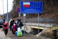 Przejazd pociągu humanitarnego z przejścia granicznego w Krościenku