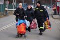 Przejazd pociągu humanitarnego z przejścia granicznego w Krościenku